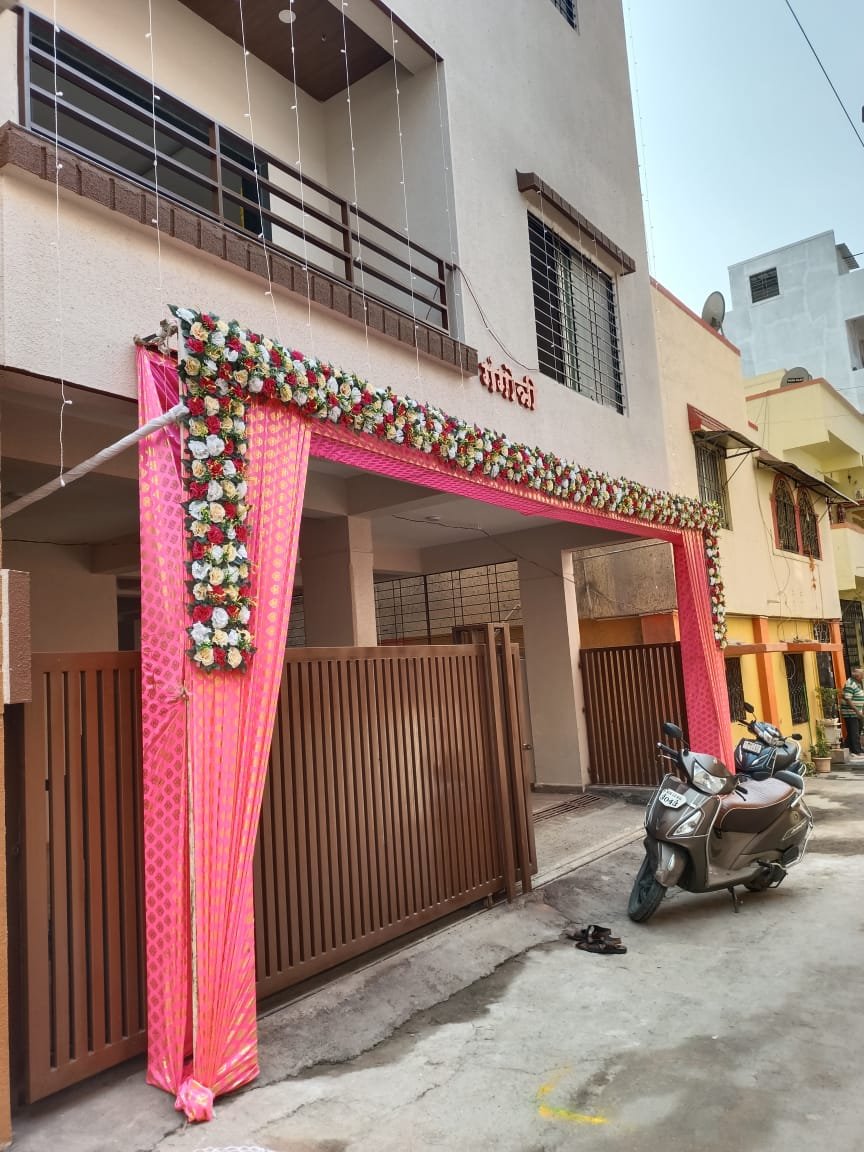 Traditional Flower Decor